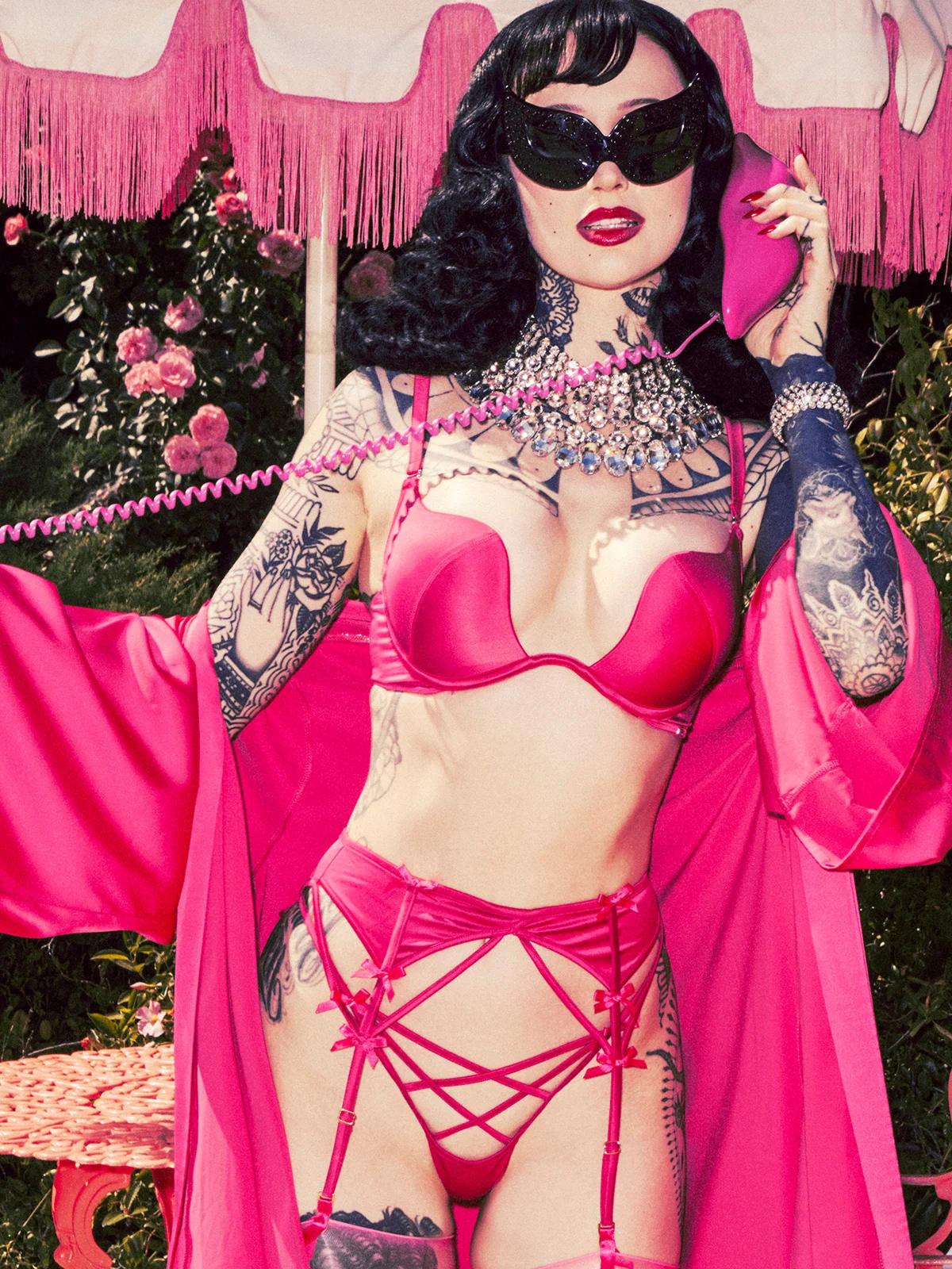 Petra 缎面短款睡袍（Pink Dragon）— Lingerie Shop | Frederick's of Hollywood