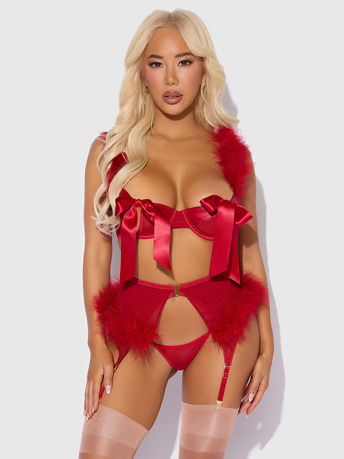 Scarlett Open Cup Marabou 文胸、吊袜带与 G-String 三件套