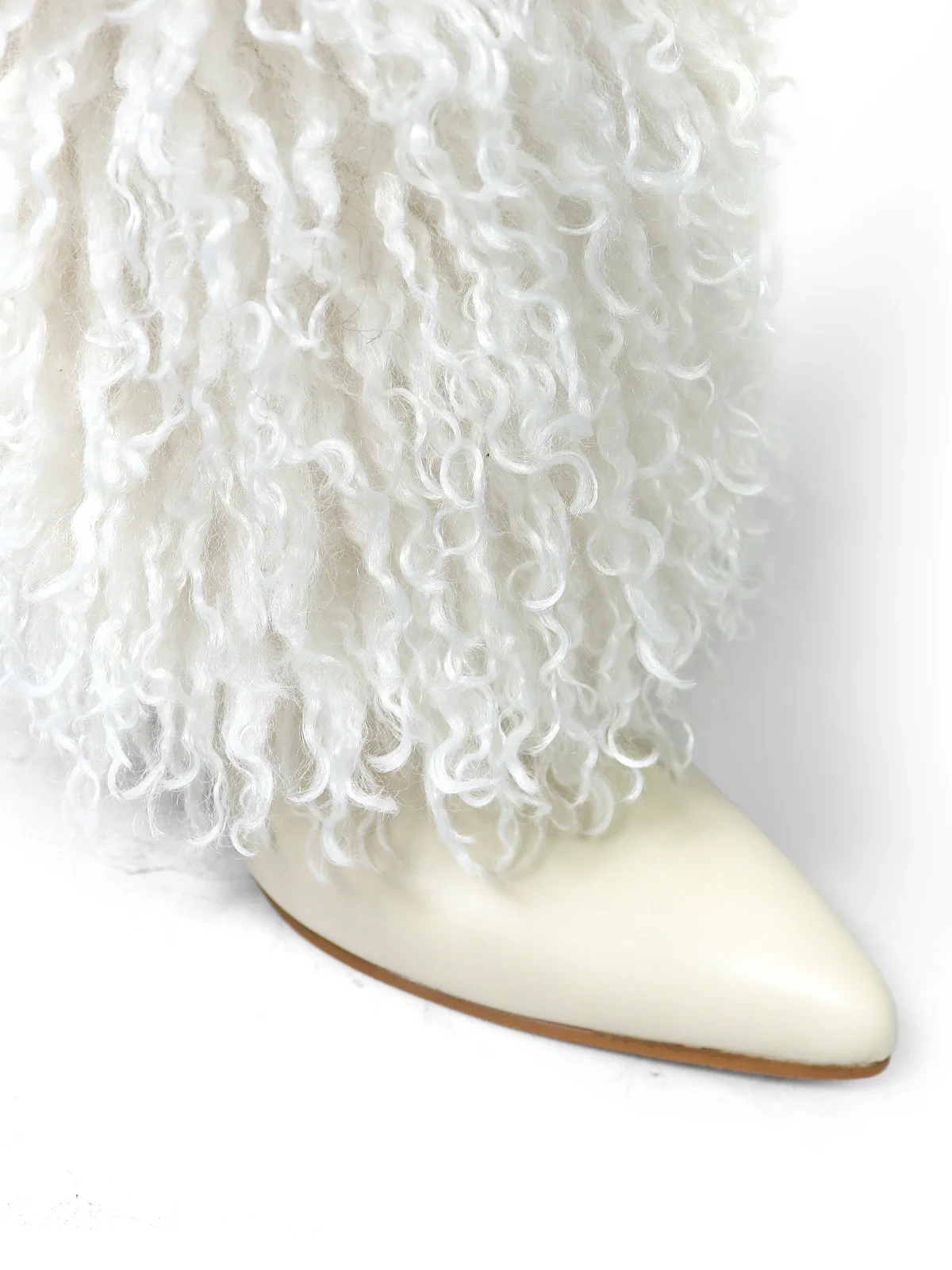 Kiki Pointed Toe Fluffy Boot 奶油色 来自 Lingerie Shop | Frederick's of Hollywood