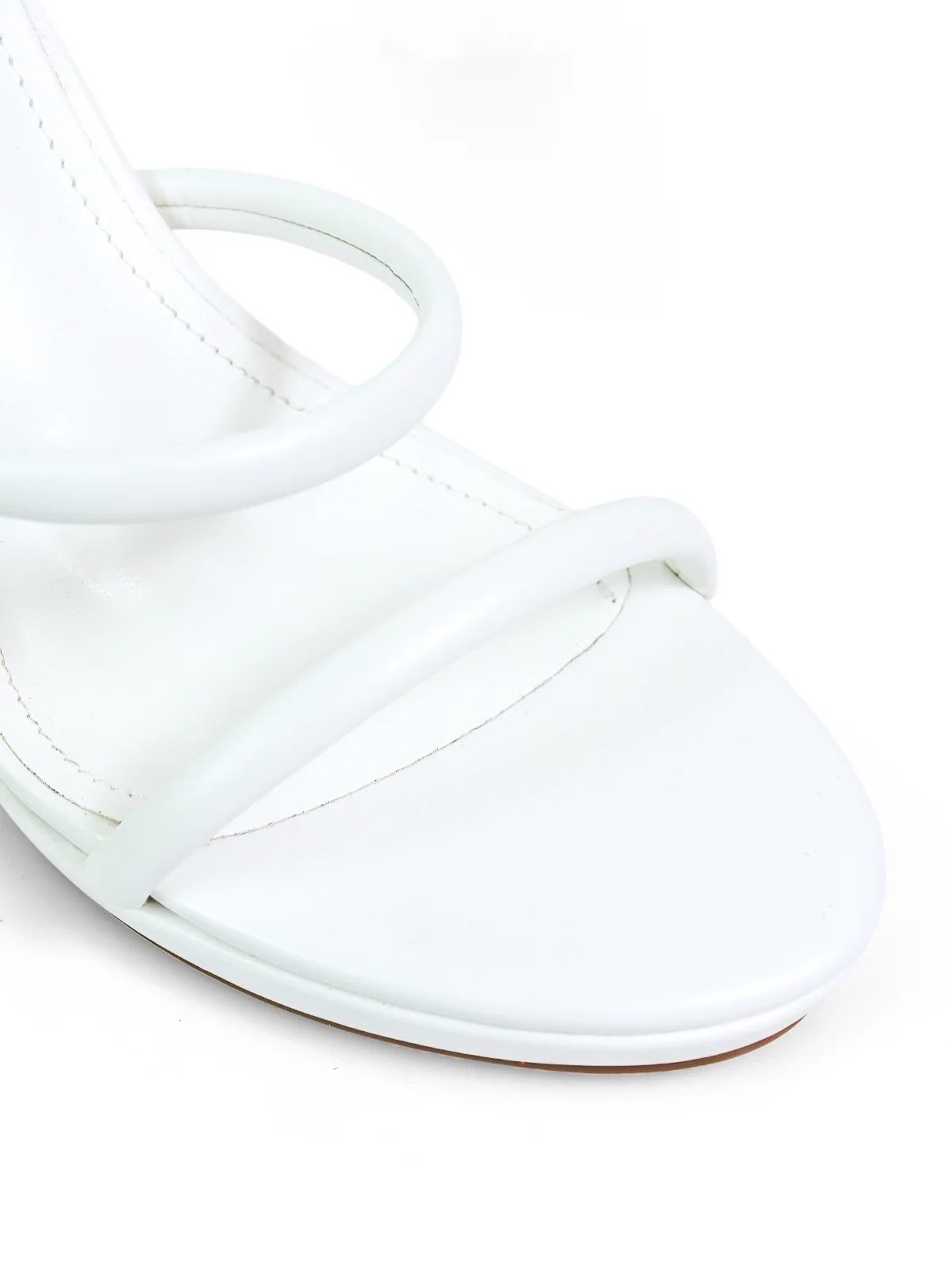 Sabine Round Toe Heel 白色：经典廓形，精致质感