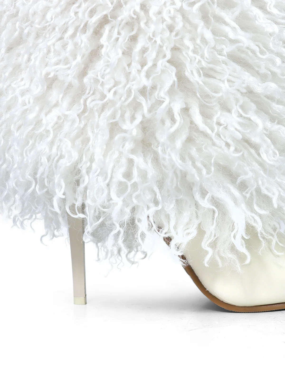 Kiki Pointed Toe Fluffy Boot 奶油色 来自 Lingerie Shop | Frederick's of Hollywood