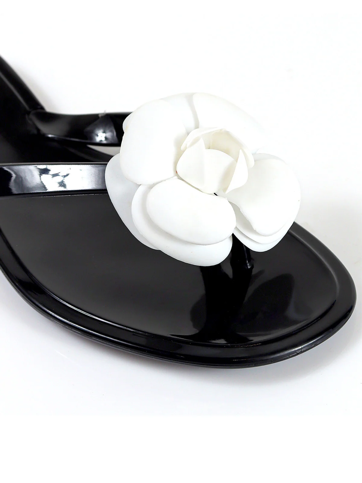 Jelli Camellia Thong Sandals in Black and White