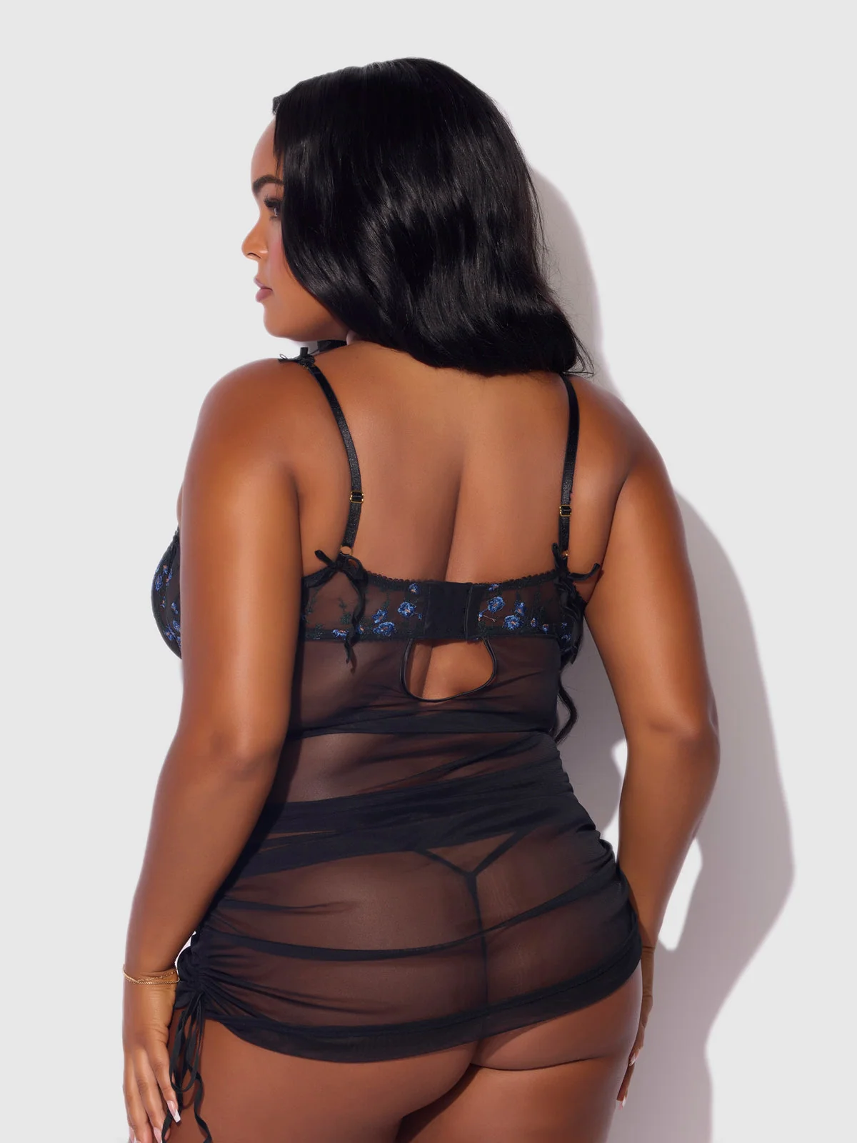 Harlow 刺绣弹力网纱 Chemise 黑色和蓝色